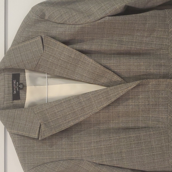 Women's Blazer - Picture 3 of 7